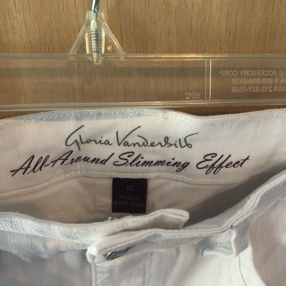 Gloria Vanderbilt white capri jeans - Picture 4 of 5